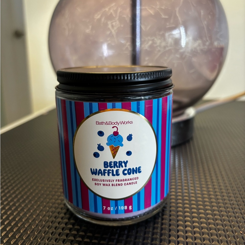 Bath & Body Works Berry Waffle Cone 7oz Candle